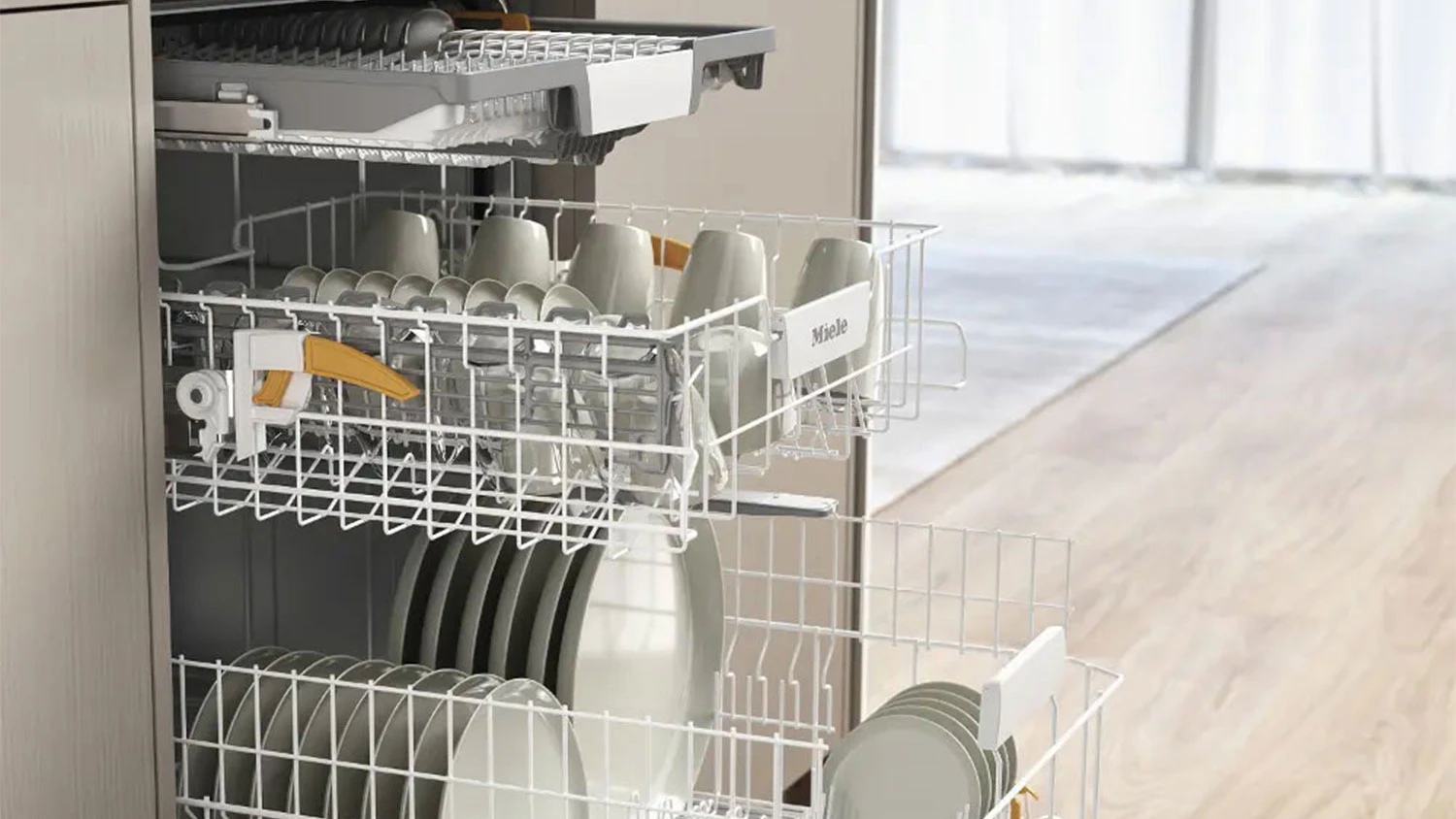 Naplněn&eacute; ko&scaron;e myčky Miele G 5817 SCi XXL Active Plus