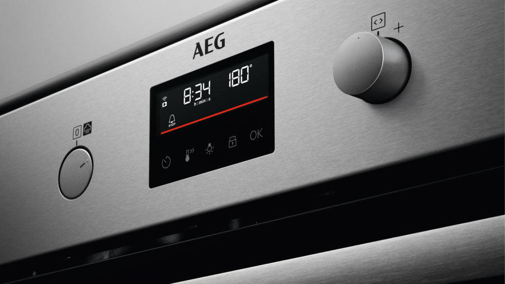 Displej u vestavné trouby AEG BPS351161M_02