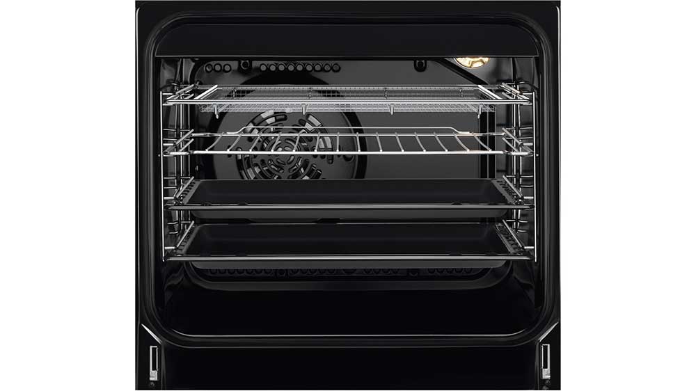 Vnitřní prostor trouby indukčního sporáku AEG CIB56491BM_05