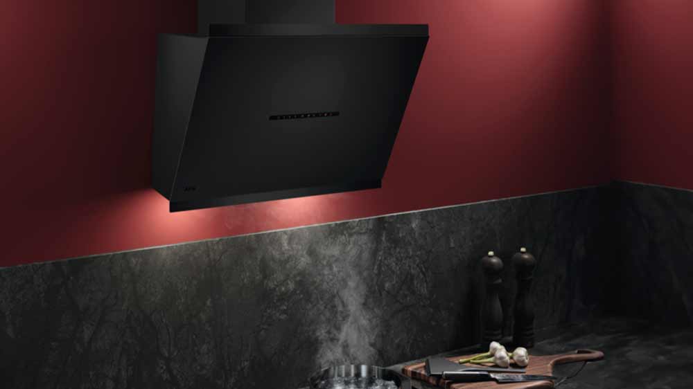 Komínový odsavač par AEG GV77D61ST nad varnou deskou_03