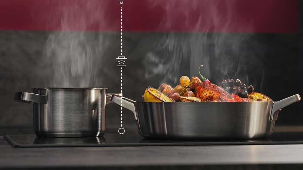 Hrnce s jídlem na desce AEG TN64IA00XB_03