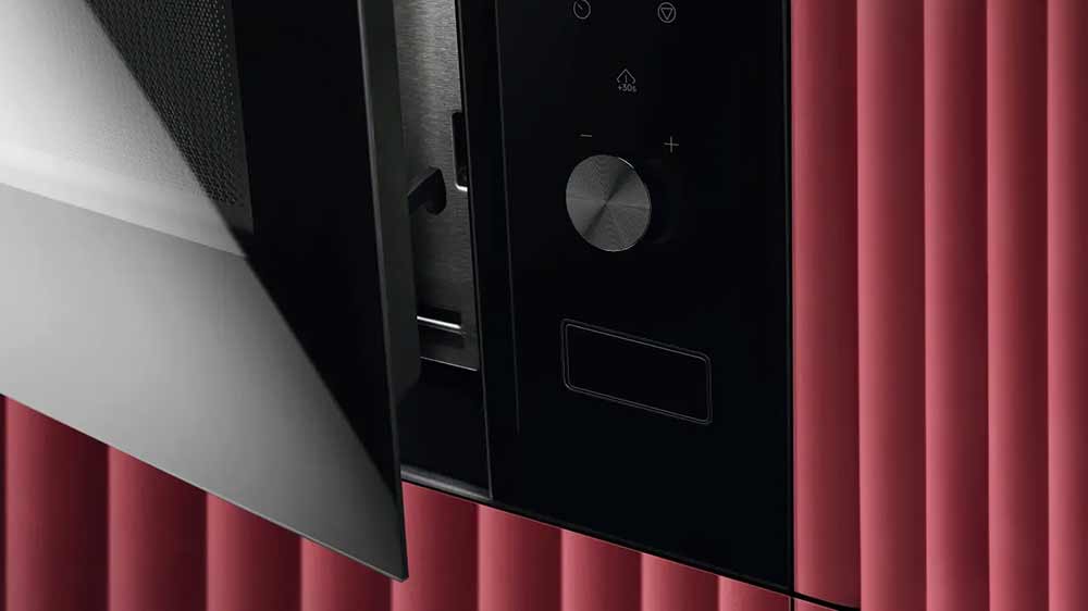 Vestavná mikrovlnná trouba AEG OS5MG20EB otevíratelná stlačení tlačítka_04