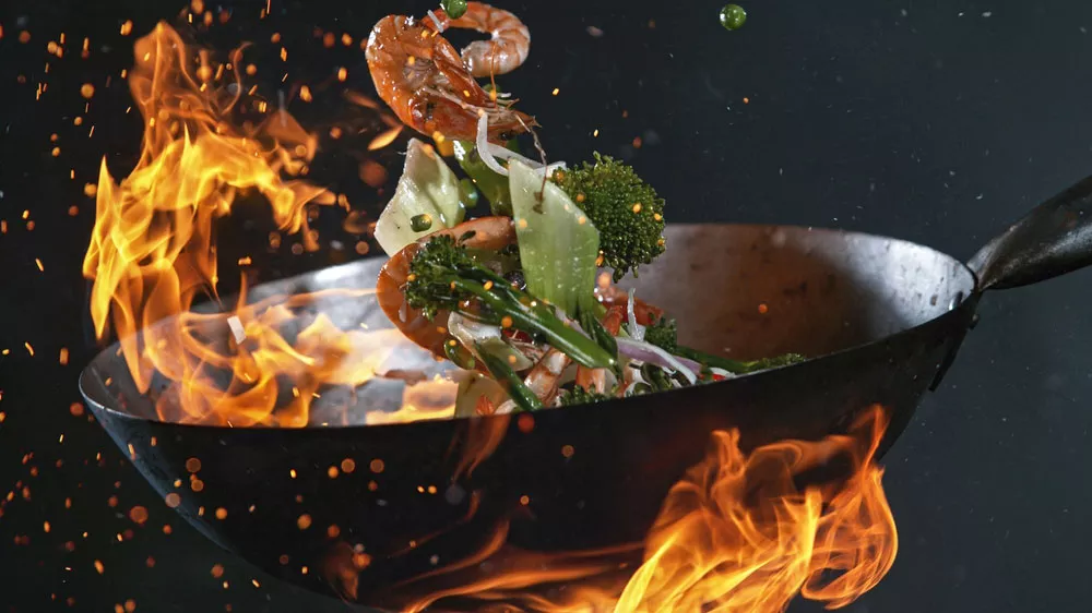 Wok p&aacute;nev na ohni_03