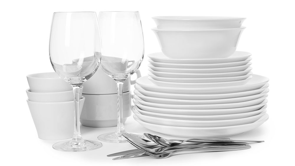 Set čistého bílého nádobí_02
