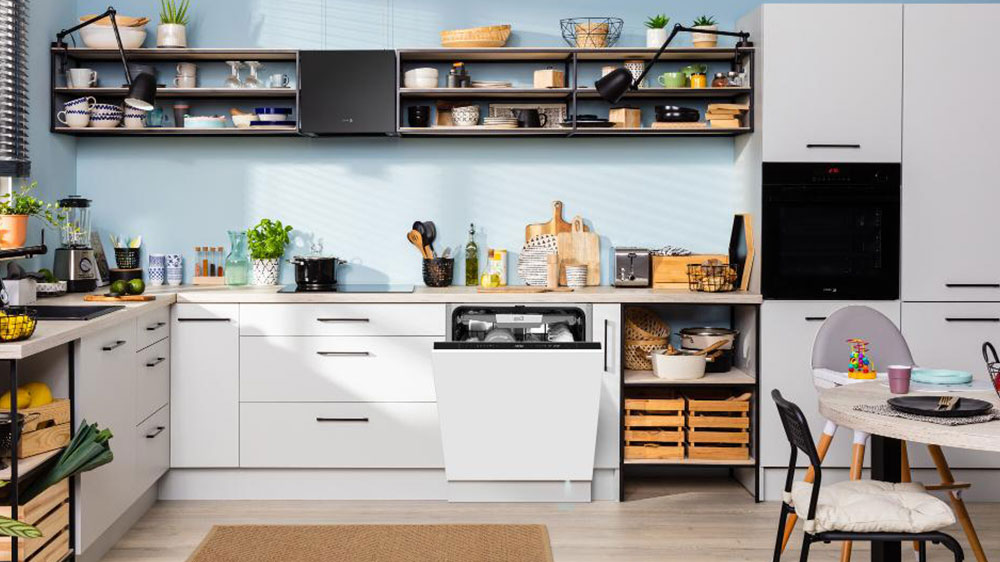 Interiér kuchyně s vestavnou myčkou Amica MI 647 TBIM_04