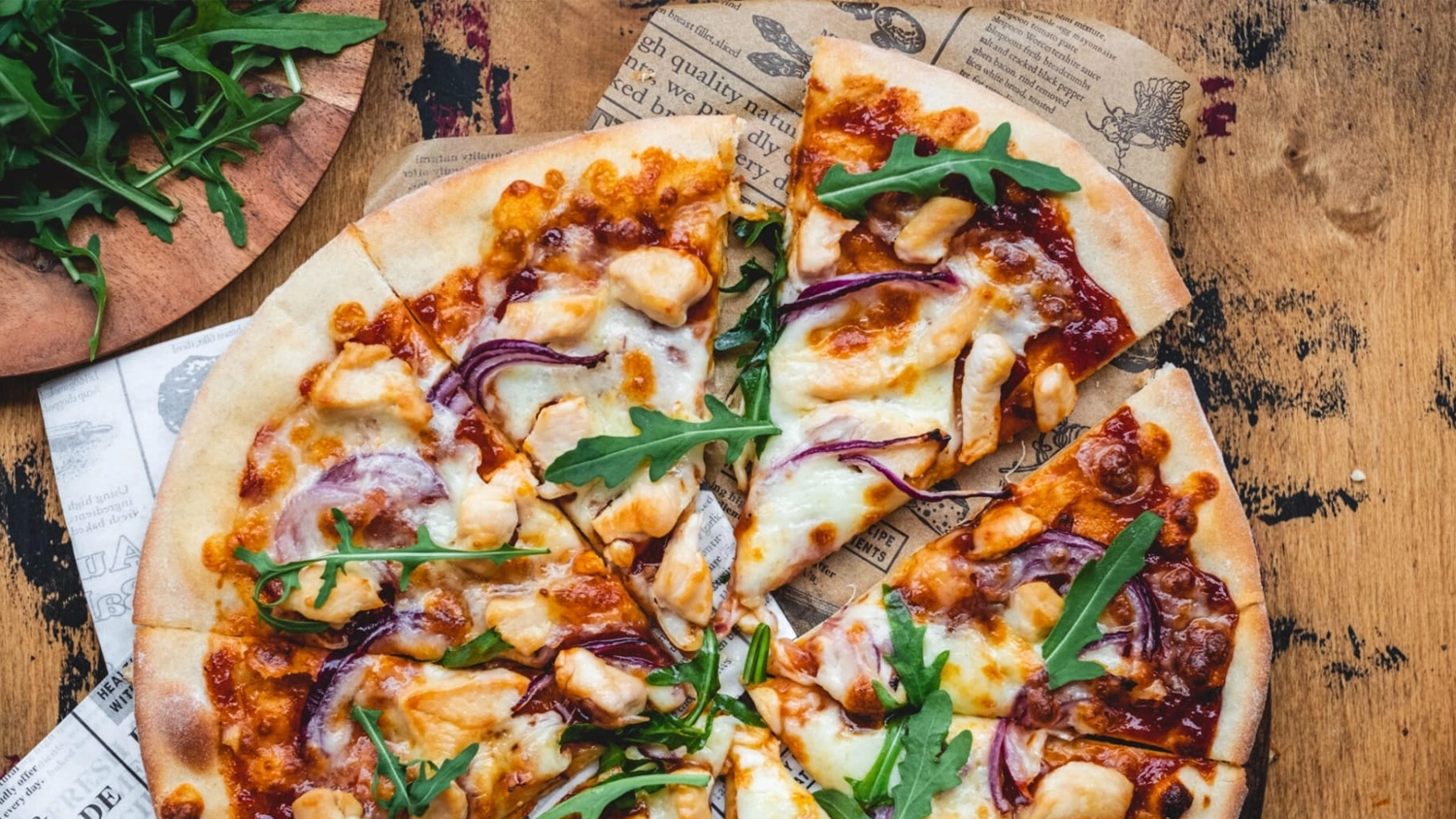 Domácí kynutá pizza s kuřecím masem_03