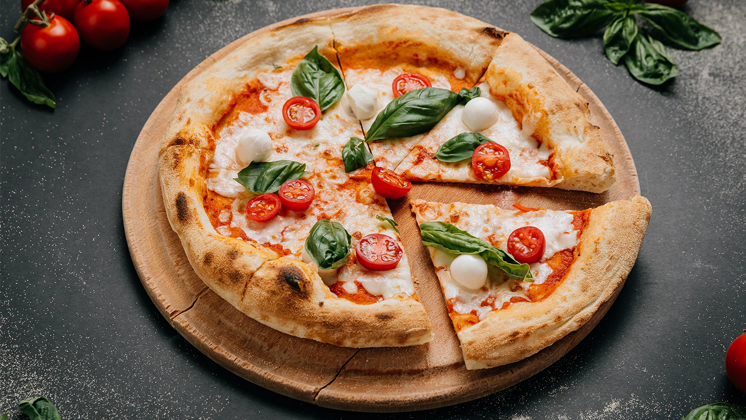 Pizza na dřevěném tácu_03