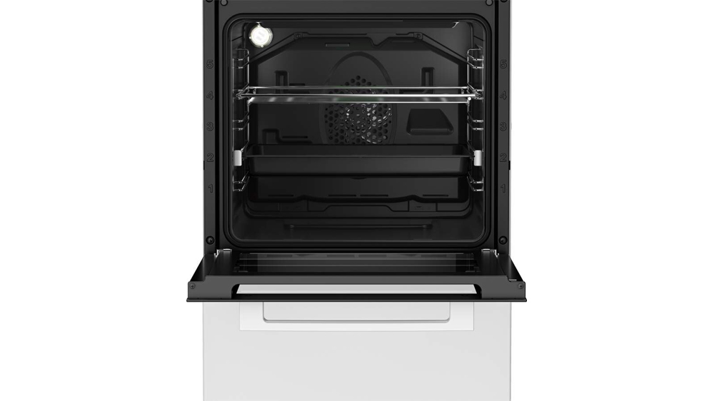 Vnitřní prostor trouby multifunkčního sporáku Beko FSM59305WDT_04