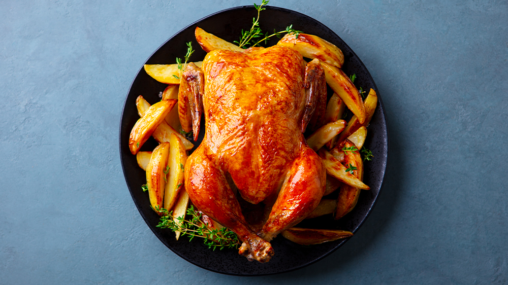 Celé pečené kuře obložené pečenými brambory_06
