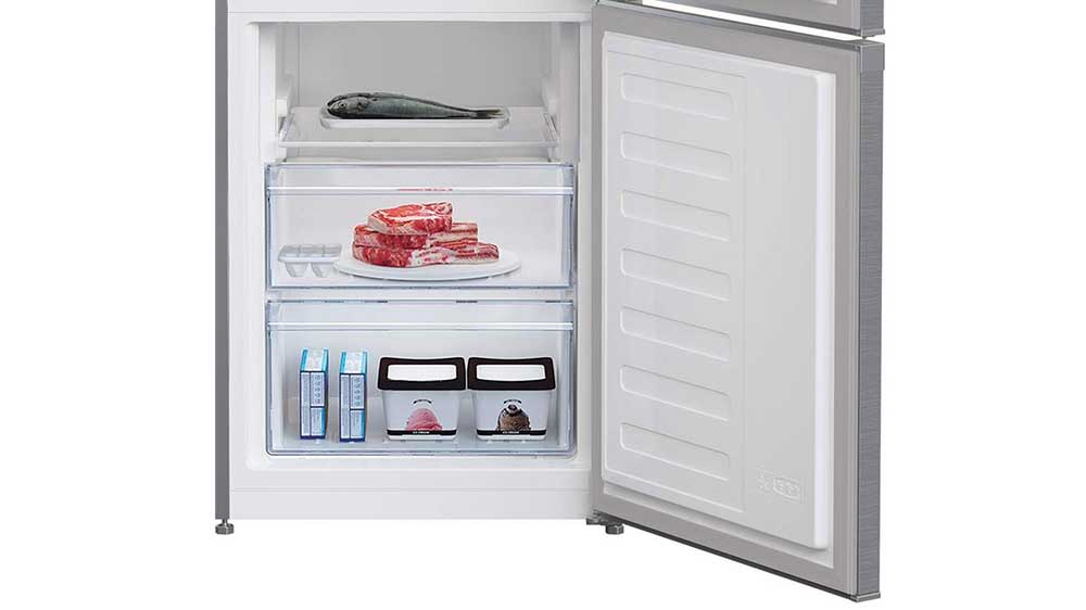 Prostor mrazáku kombinované chladnička Beko RCSA270K40SN_04