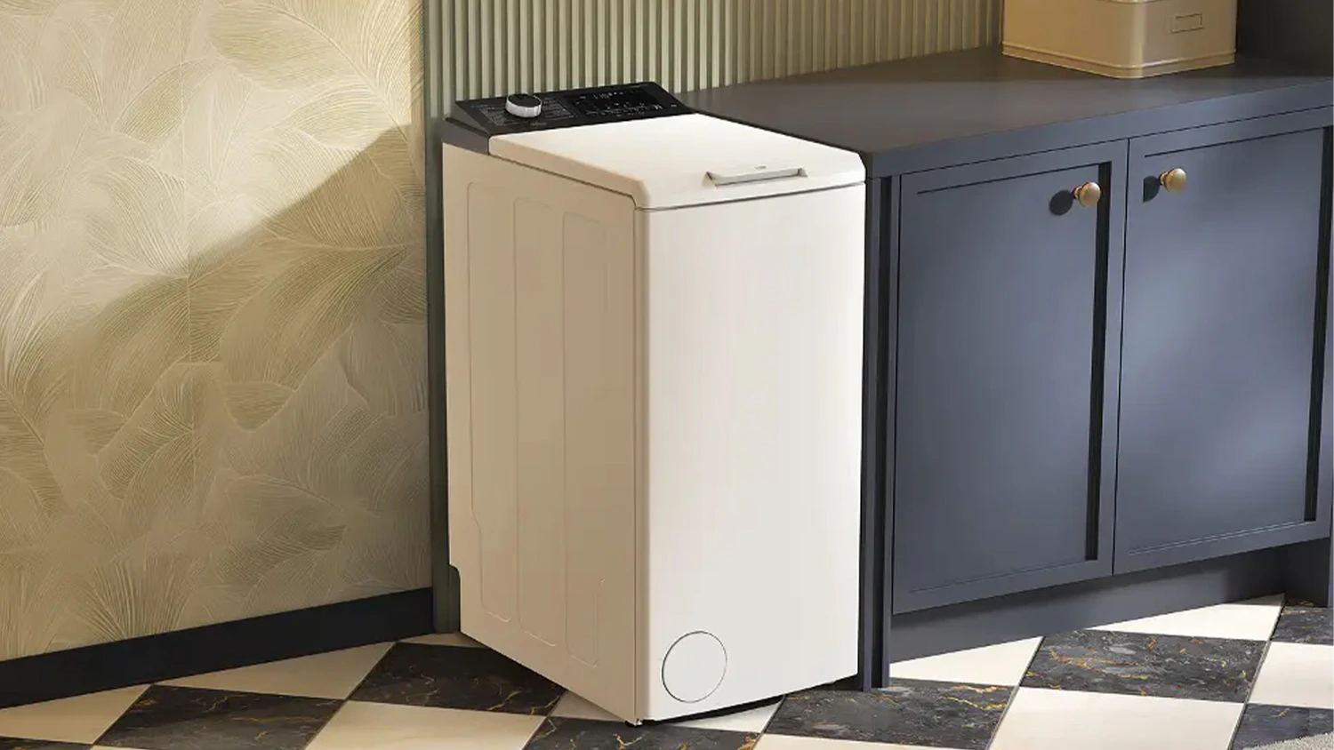 Pračka s vrchním plněním Beko TB621DBVESCS v místnosti