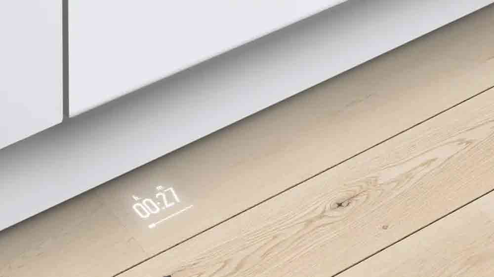 Vestavná myčka Bosch SMV6ECX93E promítá zbývající čas programu na podlahu_03