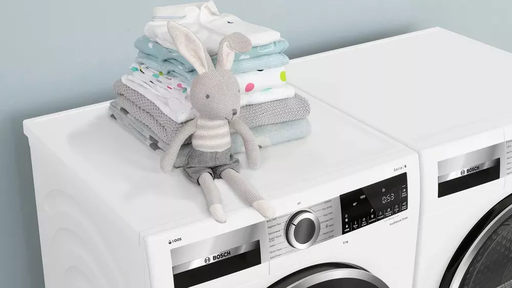 Ply&scaron;ov&yacute; kr&aacute;l&iacute;k na pračce BOSCH WGG244Z5BY_04