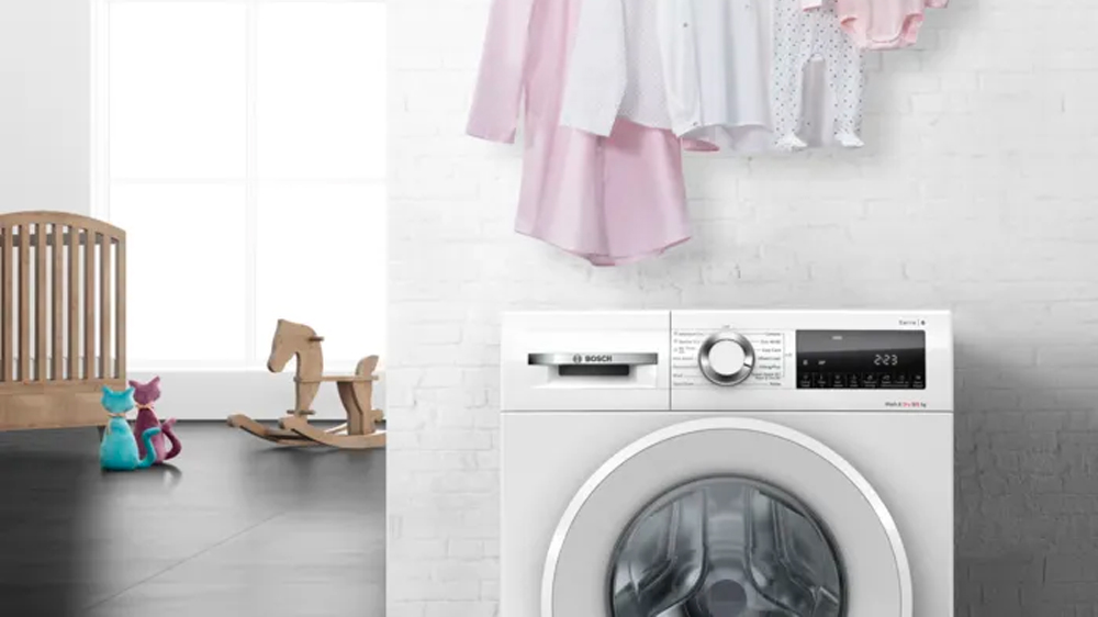 U dětského pokoje postavená kombinovaná pračka se sušičkou BOSCH WNG254A0BY_05