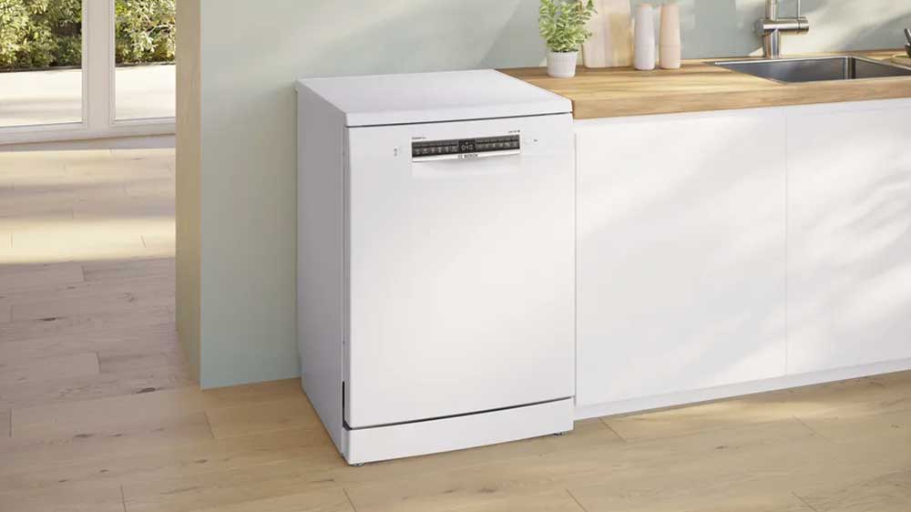 Volně stojící myčka Bosch SMS4EMW06E v prostoru kuchyně_02
