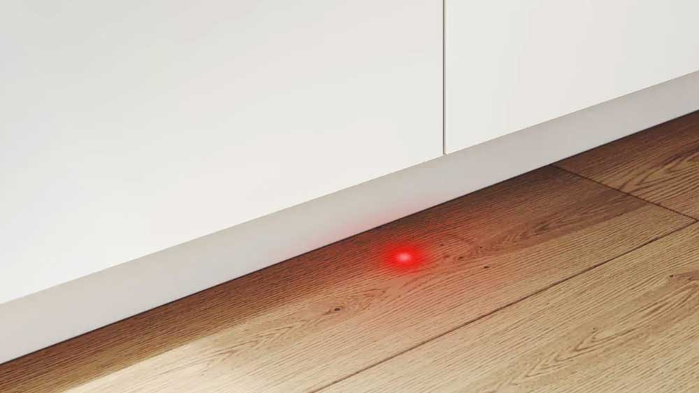 Vestavn myčka Bosch pomoc funkce InfoLight promt světeln bod na podlahu_04