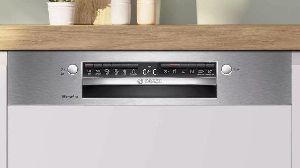 Ovládací panel s výběrem programů a funkcí u vestavné myčky Bosch SMI4ECS28E_03