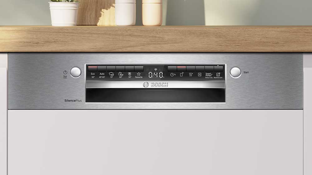 Ovládací panel s výběrem programů a funkcí u vestavné myčky Bosch SMI4EVS09E_03