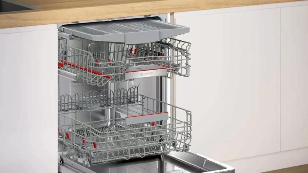Ko&scaron;e Max Flex a př&iacute;borov&aacute; z&aacute;suvka VarioDrawer v myčce Bosch SMI6ECS10E_05