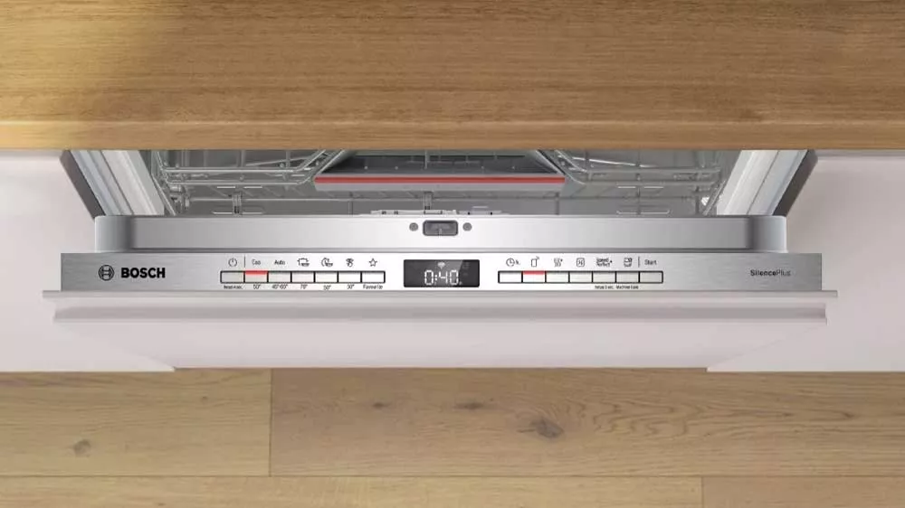 Ovládací panel s výběrem programů a funkcí u vestavné myčky Bosch SMV4ECX28E_03