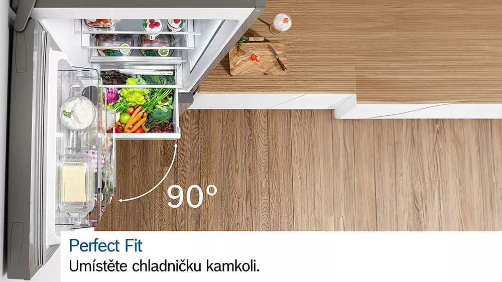 Detail na otevřen&eacute; dveře ledničky_04