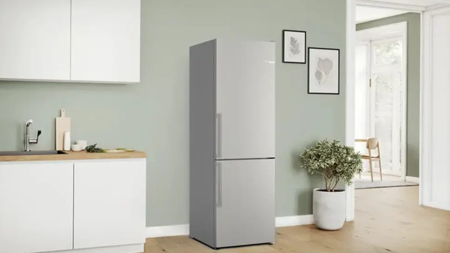 Kombinovan&aacute; lednice Bosch KGN36VIBT v kuchyni