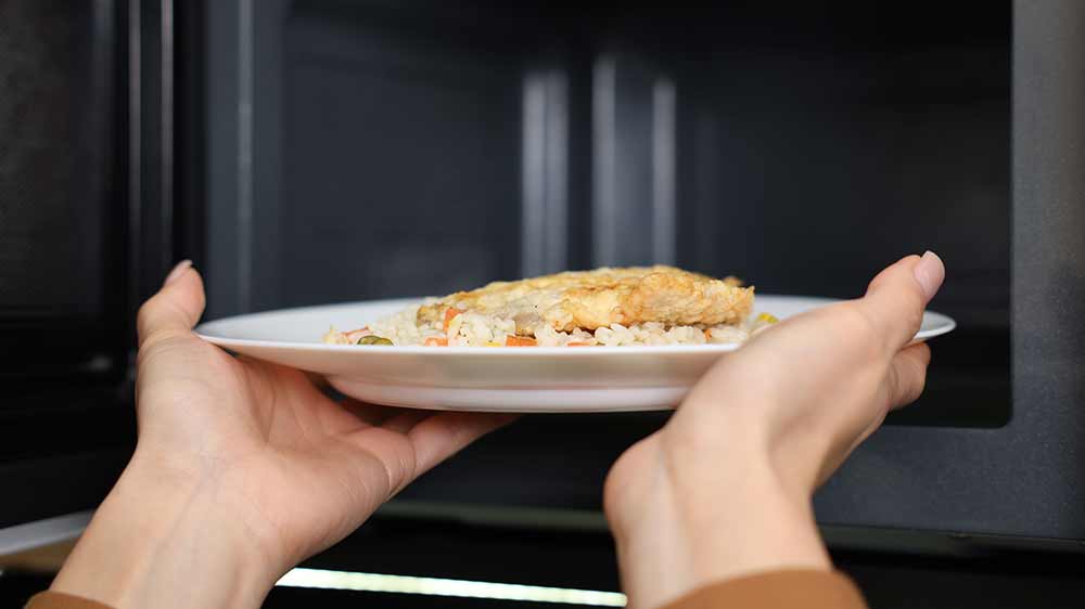 Příprava jídla v mikrovlnné troubě_02