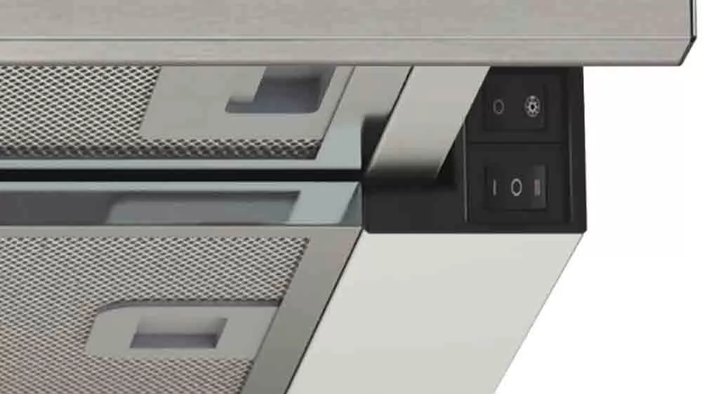 Detail ovl&aacute;d&aacute;n&iacute; v&yacute;suvn&eacute; digestoře Candy CBT6130/3X_03