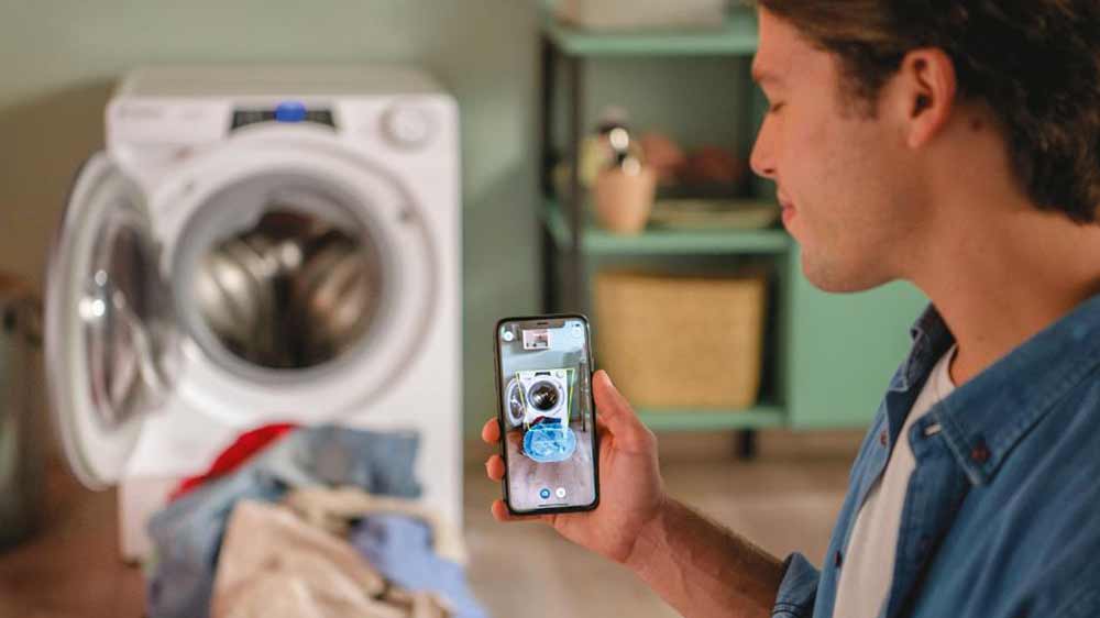 Muž využívající funkci Snap&Wash_04