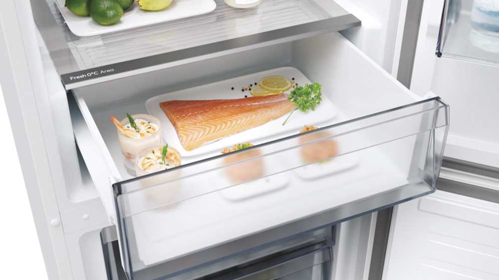 Čerstvé potraviny ve speciální oblasti 0°C Fresh v kombinované lednici Candy Fresco 300 CN2CQTEX186_03