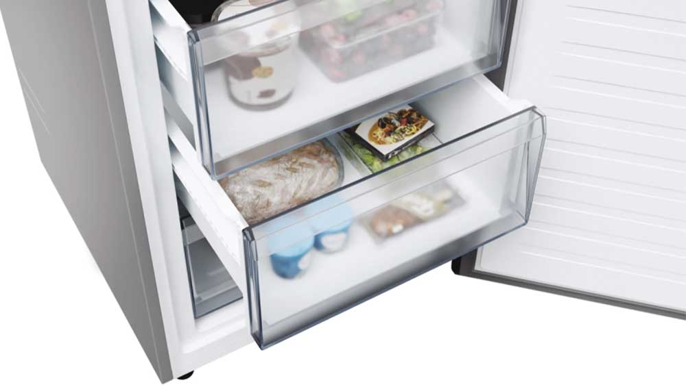 Prostorné zásuvky v mrazicí části kombinované lednice Candy Fresco 300 CN2CQTEX186_04