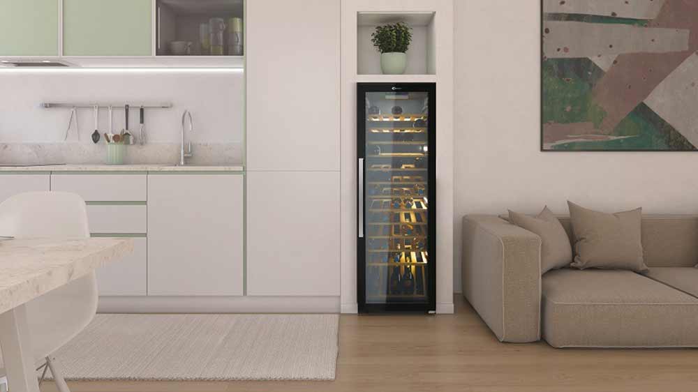 Jednozónová vinotéka Candy CWC 200 EELW/NF umístěna v interiéru_04