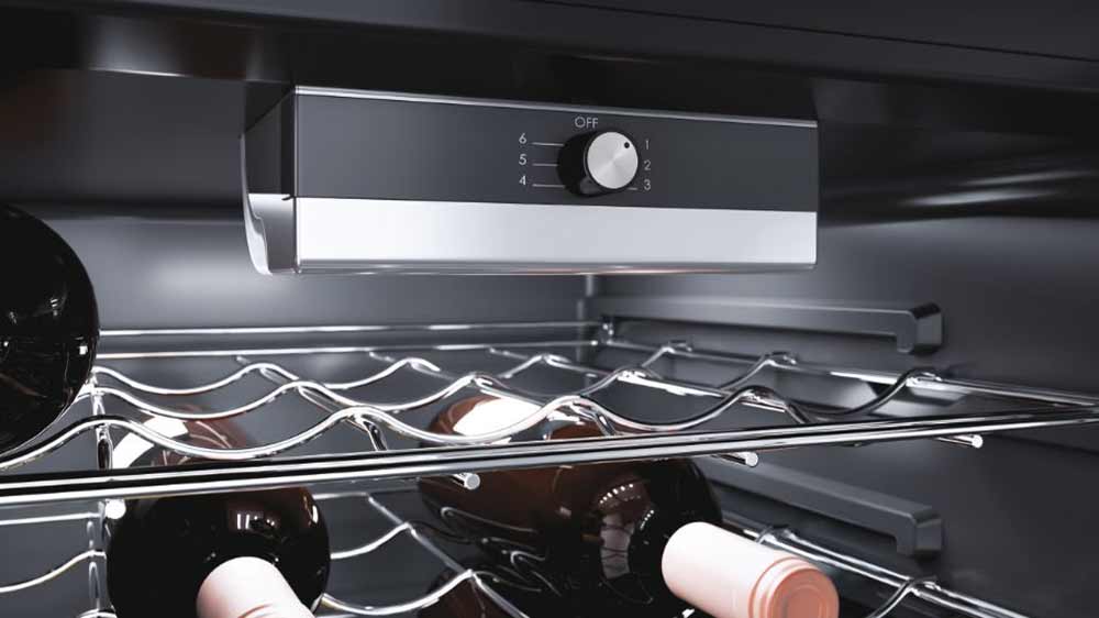 Vnitřek a ovládání vinotéky Candy CWC 021 M/NF_03