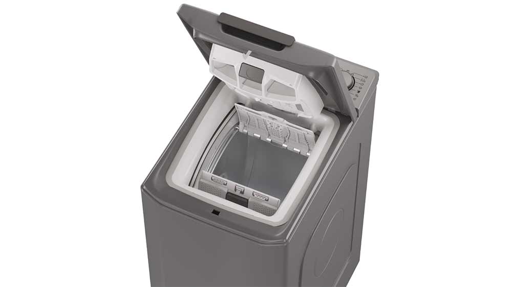 Otevřená dvířka a pohled do bubnu pračky s vrchním plněním Candy TCAS274TMR5-S_04