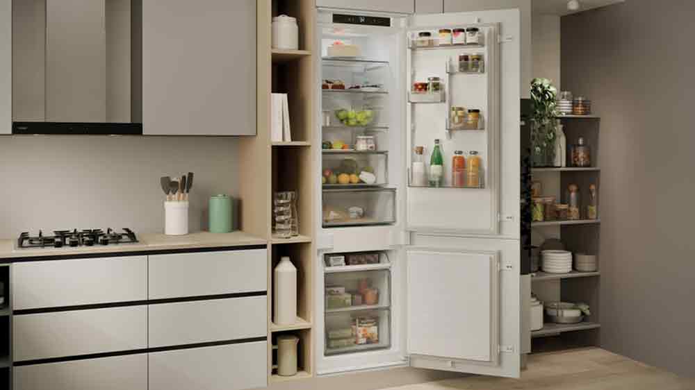 Vestavná kombinovaná lednice Candy ECNBQT3519EW v kuchyňské lince_02