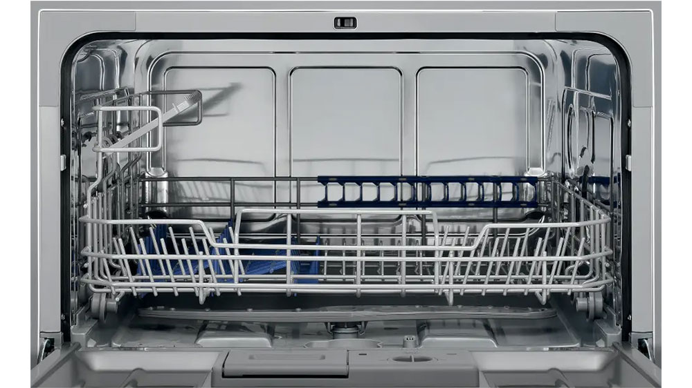 Stolní myčka Electrolux ESF2400OK černá s otevřenými dvířky_03