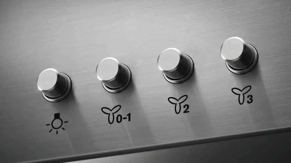 Detail ovládání mechanickými tlačítky odsavače par ELECTROLUX LFC319X_04