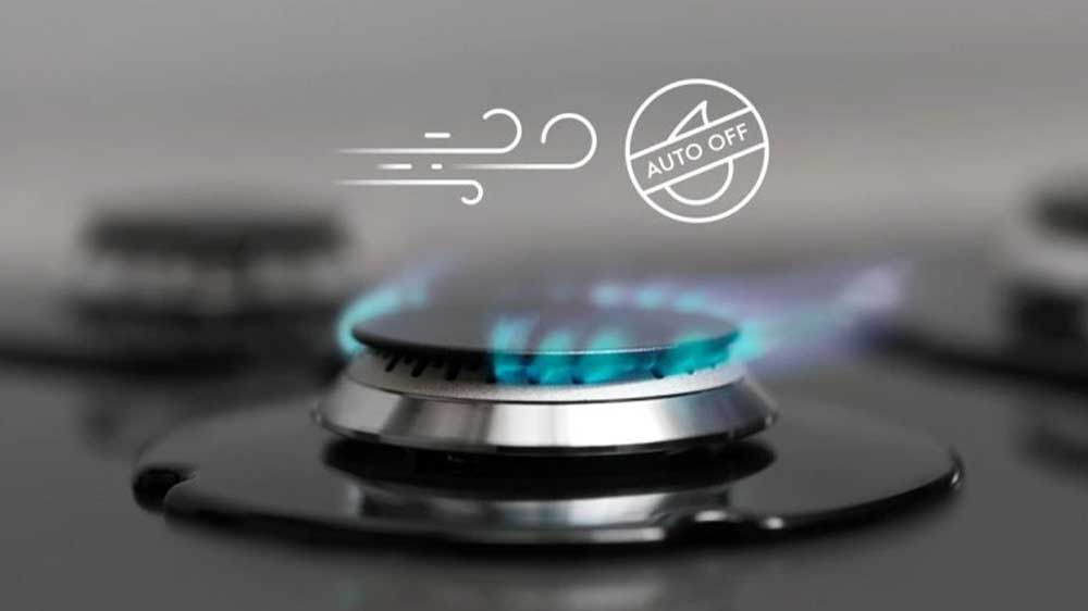 Zapnutý plynový hořák na plynové varné desce Electrolux KGS6426SX_03
