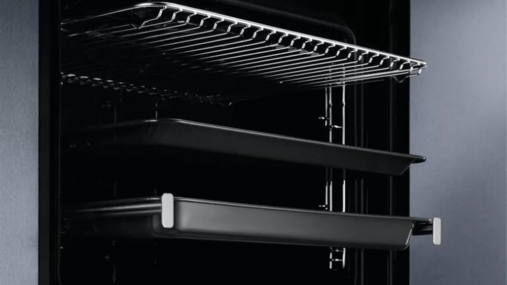 Vysunuté rošty a plechy z trouby Electrolux EOD3H50TX_05