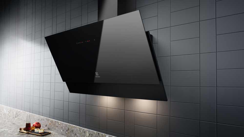 Komínový odsavač par ELECTROLUX LFV619K na stěně_02