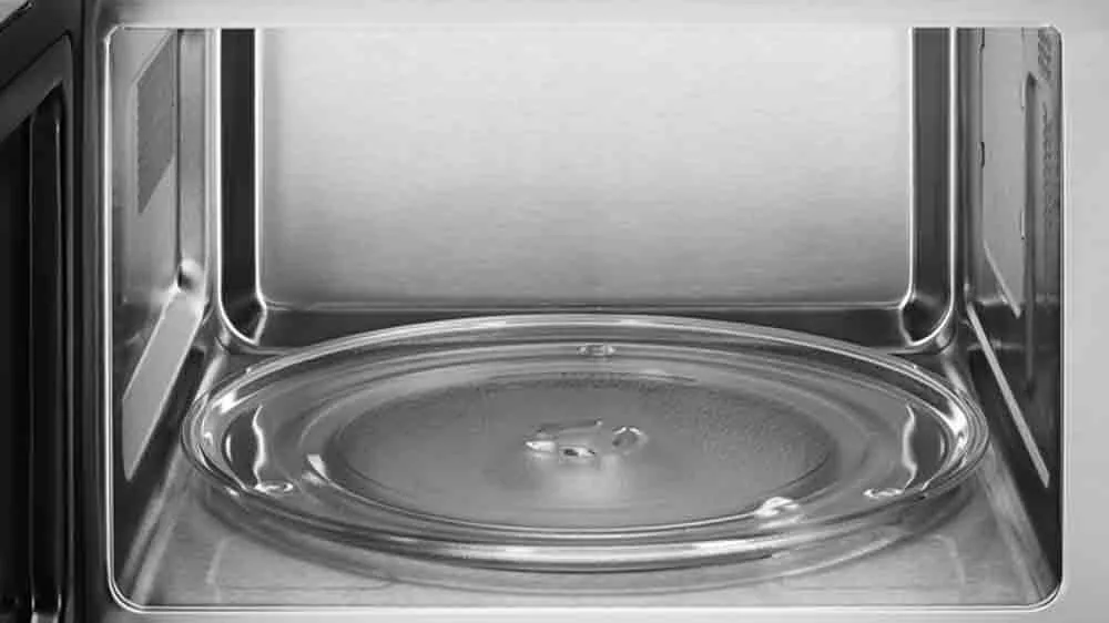 Vnitřn&iacute; prostor mikrovlnn&eacute; trouby Electrolux EMS4253TEX_03