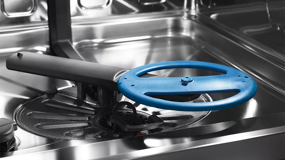 Vnitřek vestavn&eacute; myčky n&aacute;dob&iacute; Electrolux EES48200L_06