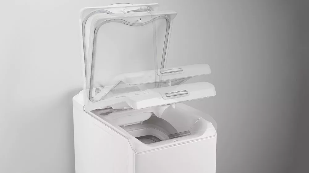 Otevírání poklopu u pračky ELECTROLUX PerfectCare 600 EW6TN24262C_02