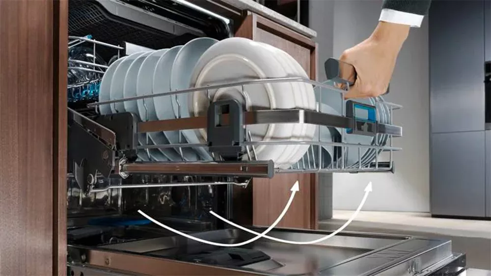 Skř&iacute;ňka u vestavn&eacute; myčky Electrolux EEM48200IX_05