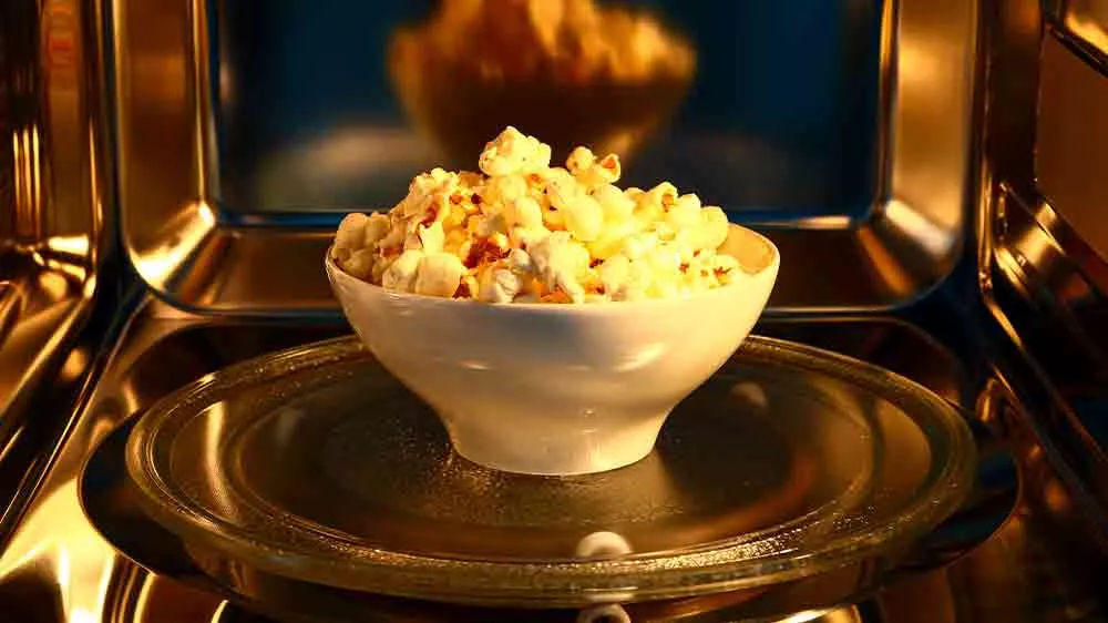 Miska s popcornem v mikrovlnné troubě_02