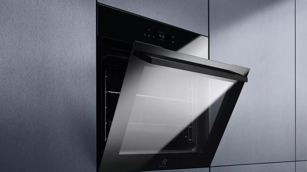 Pootevřená vestavná trouba Electrolux KOEBP39Z_02