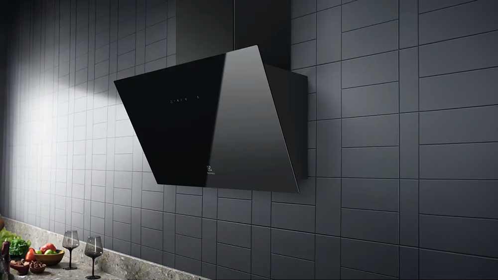 Komínový odsavač par Electrolux LFV436K v kuchyni_02