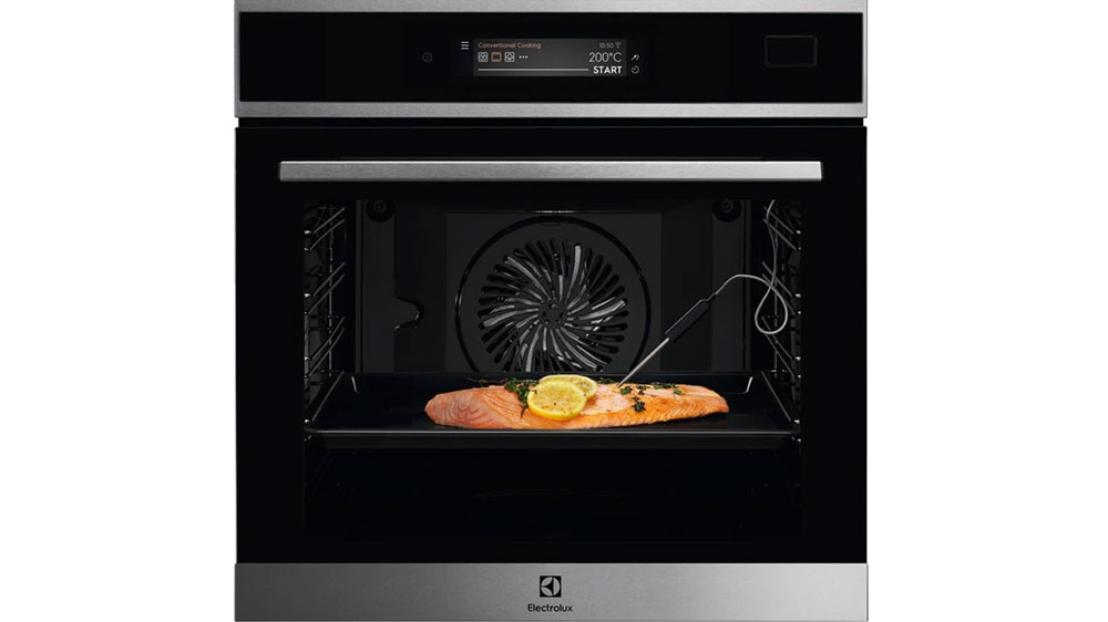 Vestavná parní trouba Electrolux série 700 SteamCrisp EOC9P31WX_01