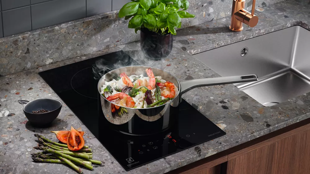 V lince Varná indukční deska ELECTROLUX LIT30230C_02