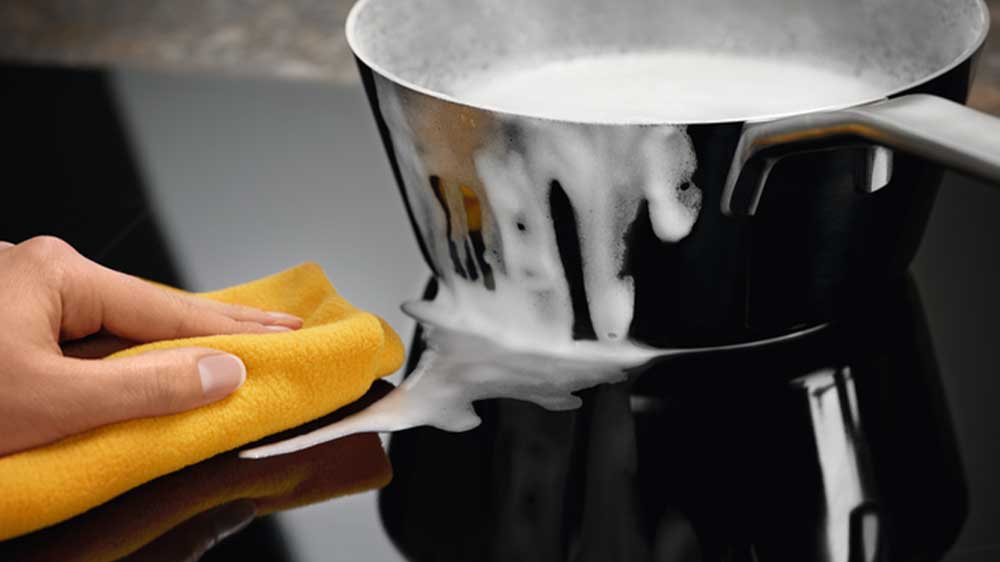 Indukční varná deska Electrolux CIS62450 snadná údržba_04